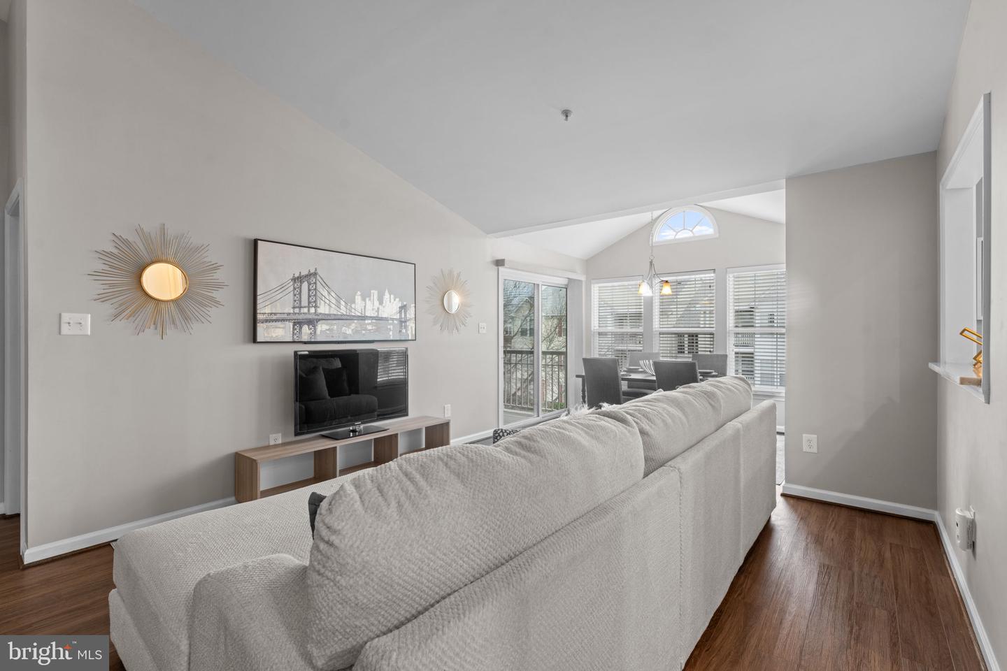 7510 SNOWPEA CT-J SNOWPEA CT #201, ALEXANDRIA, Virginia 22306, 2 Bedrooms Bedrooms, ,2 BathroomsBathrooms,Residential,For sale,7510 SNOWPEA CT-J SNOWPEA CT #201,VAFX2277478 MLS # VAFX2277478