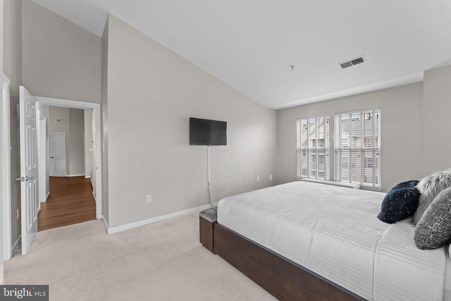 7510 SNOWPEA CT-J SNOWPEA CT #201, ALEXANDRIA, Virginia 22306, 2 Bedrooms Bedrooms, ,2 BathroomsBathrooms,Residential,For sale,7510 SNOWPEA CT-J SNOWPEA CT #201,VAFX2277478 MLS # VAFX2277478