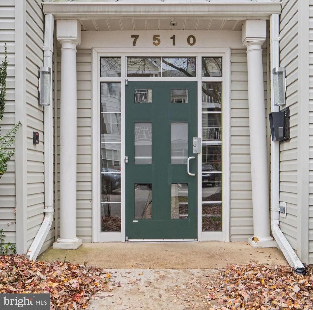 7510 SNOWPEA CT-J SNOWPEA CT #201, ALEXANDRIA, Virginia 22306, 2 Bedrooms Bedrooms, ,2 BathroomsBathrooms,Residential,For sale,7510 SNOWPEA CT-J SNOWPEA CT #201,VAFX2277478 MLS # VAFX2277478