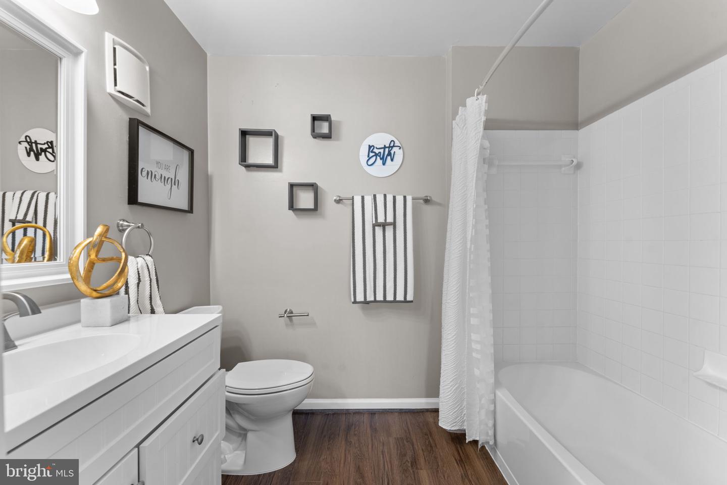 7510 SNOWPEA CT-J SNOWPEA CT #201, ALEXANDRIA, Virginia 22306, 2 Bedrooms Bedrooms, ,2 BathroomsBathrooms,Residential,For sale,7510 SNOWPEA CT-J SNOWPEA CT #201,VAFX2277478 MLS # VAFX2277478