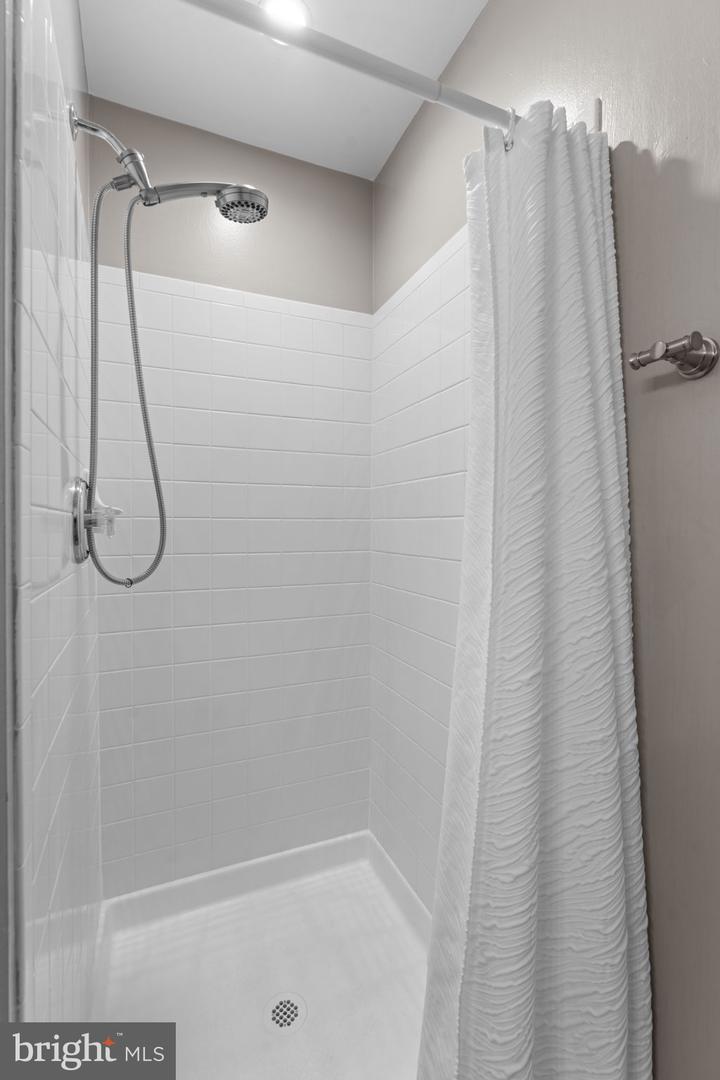 7510 SNOWPEA CT-J SNOWPEA CT #201, ALEXANDRIA, Virginia 22306, 2 Bedrooms Bedrooms, ,2 BathroomsBathrooms,Residential,For sale,7510 SNOWPEA CT-J SNOWPEA CT #201,VAFX2277478 MLS # VAFX2277478