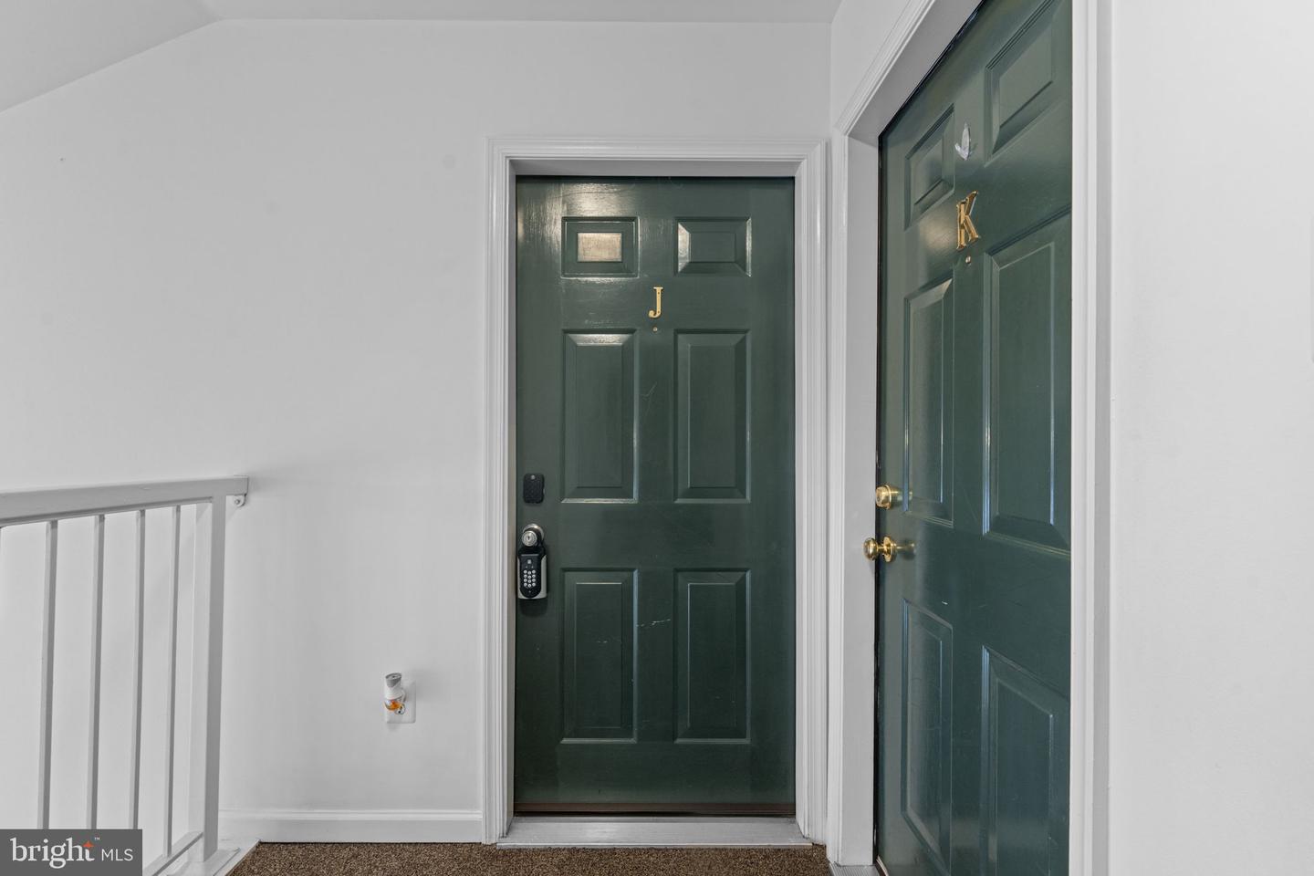 7510 SNOWPEA CT-J SNOWPEA CT #201, ALEXANDRIA, Virginia 22306, 2 Bedrooms Bedrooms, ,2 BathroomsBathrooms,Residential,For sale,7510 SNOWPEA CT-J SNOWPEA CT #201,VAFX2277478 MLS # VAFX2277478