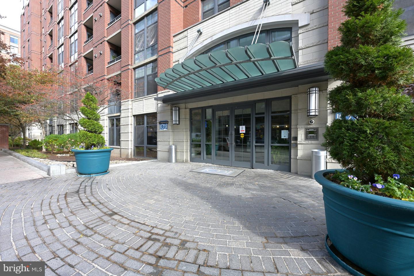 1021 N GARFIELD ST #318, ARLINGTON, Virginia 22201, 2 Bedrooms Bedrooms, ,2 BathroomsBathrooms,Residential,For sale,1021 N GARFIELD ST #318,VAAR2065652 MLS # VAAR2065652