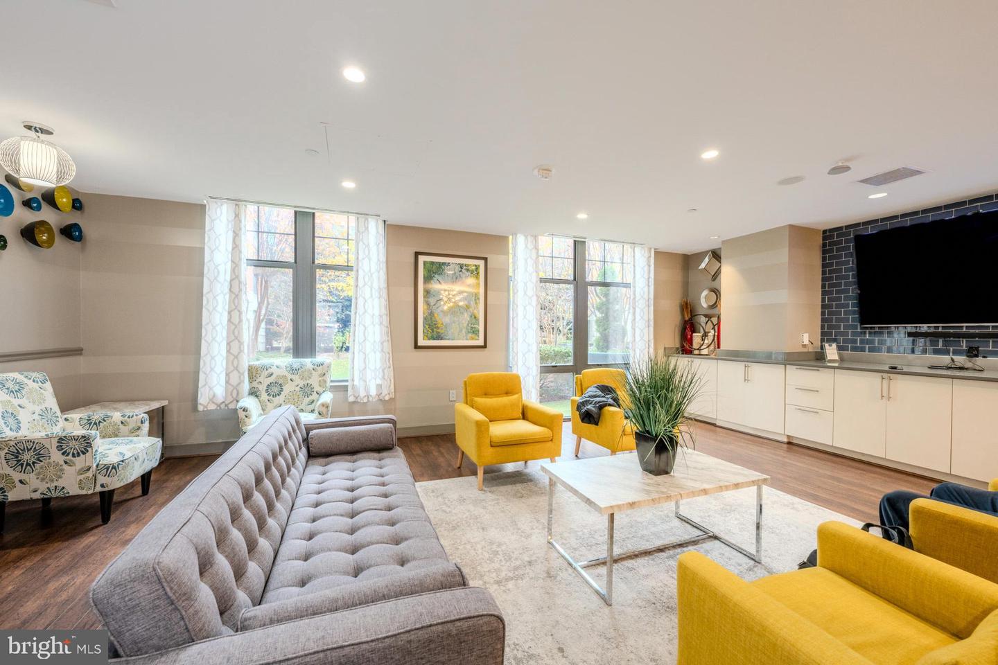 1021 N GARFIELD ST #318, ARLINGTON, Virginia 22201, 2 Bedrooms Bedrooms, ,2 BathroomsBathrooms,Residential,For sale,1021 N GARFIELD ST #318,VAAR2065652 MLS # VAAR2065652