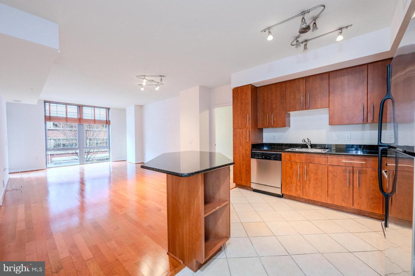 1021 N GARFIELD ST #318, ARLINGTON, Virginia 22201, 2 Bedrooms Bedrooms, ,2 BathroomsBathrooms,Residential,For sale,1021 N GARFIELD ST #318,VAAR2065652 MLS # VAAR2065652