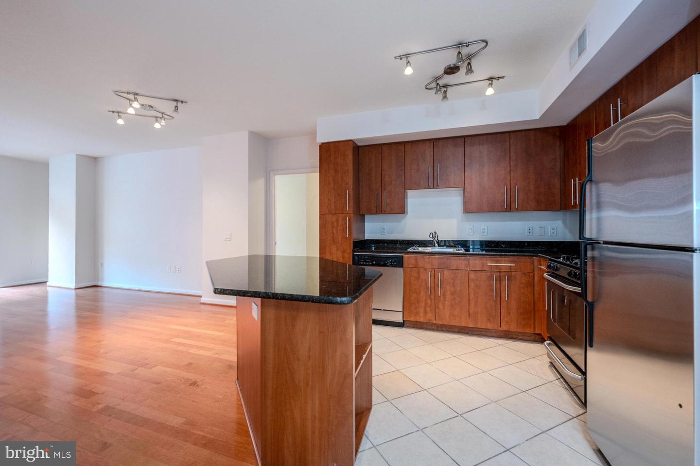 1021 N GARFIELD ST #318, ARLINGTON, Virginia 22201, 2 Bedrooms Bedrooms, ,2 BathroomsBathrooms,Residential,For sale,1021 N GARFIELD ST #318,VAAR2065652 MLS # VAAR2065652