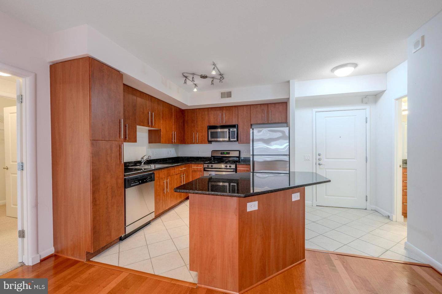1021 N GARFIELD ST #318, ARLINGTON, Virginia 22201, 2 Bedrooms Bedrooms, ,2 BathroomsBathrooms,Residential,For sale,1021 N GARFIELD ST #318,VAAR2065652 MLS # VAAR2065652