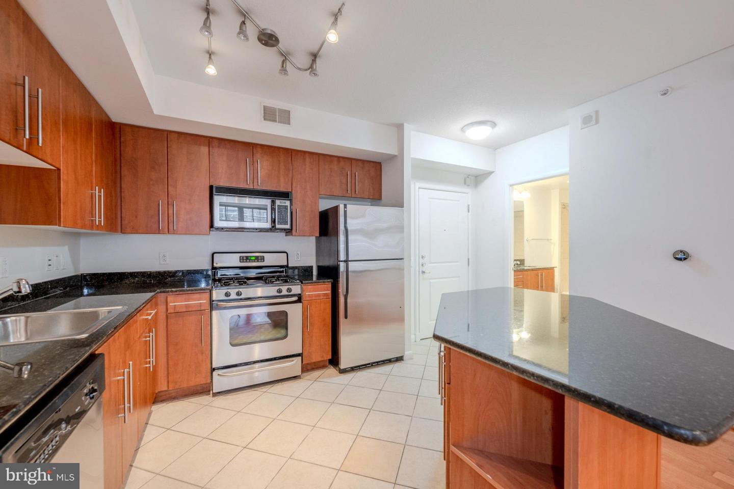 1021 N GARFIELD ST #318, ARLINGTON, Virginia 22201, 2 Bedrooms Bedrooms, ,2 BathroomsBathrooms,Residential,For sale,1021 N GARFIELD ST #318,VAAR2065652 MLS # VAAR2065652