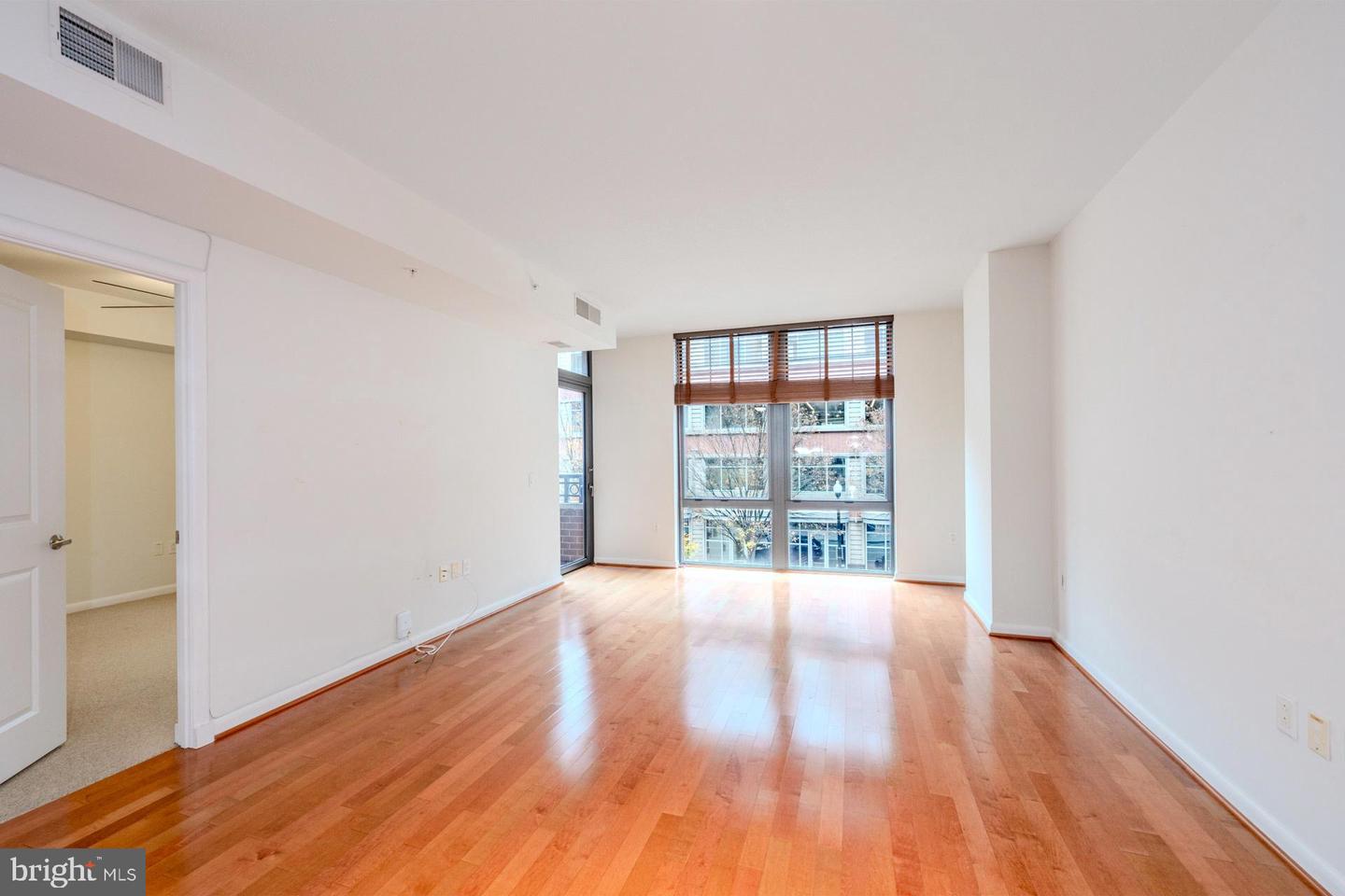 1021 N GARFIELD ST #318, ARLINGTON, Virginia 22201, 2 Bedrooms Bedrooms, ,2 BathroomsBathrooms,Residential,For sale,1021 N GARFIELD ST #318,VAAR2065652 MLS # VAAR2065652