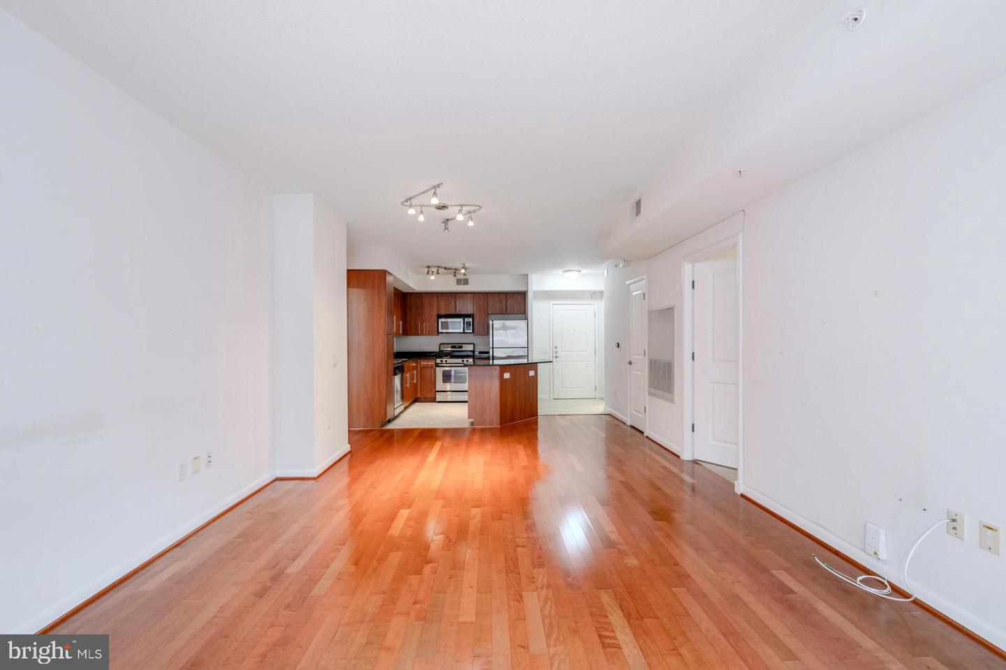 1021 N GARFIELD ST #318, ARLINGTON, Virginia 22201, 2 Bedrooms Bedrooms, ,2 BathroomsBathrooms,Residential,For sale,1021 N GARFIELD ST #318,VAAR2065652 MLS # VAAR2065652