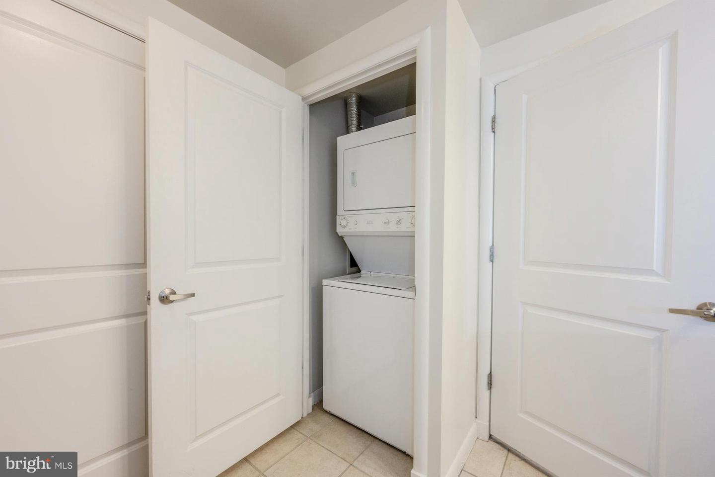 1021 N GARFIELD ST #318, ARLINGTON, Virginia 22201, 2 Bedrooms Bedrooms, ,2 BathroomsBathrooms,Residential,For sale,1021 N GARFIELD ST #318,VAAR2065652 MLS # VAAR2065652