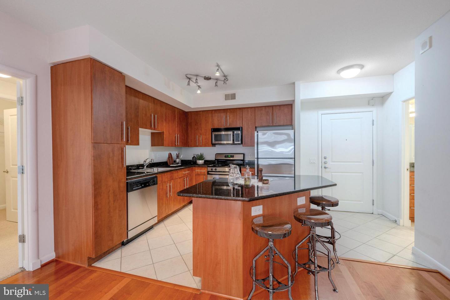 1021 N GARFIELD ST #318, ARLINGTON, Virginia 22201, 2 Bedrooms Bedrooms, ,2 BathroomsBathrooms,Residential,For sale,1021 N GARFIELD ST #318,VAAR2065652 MLS # VAAR2065652