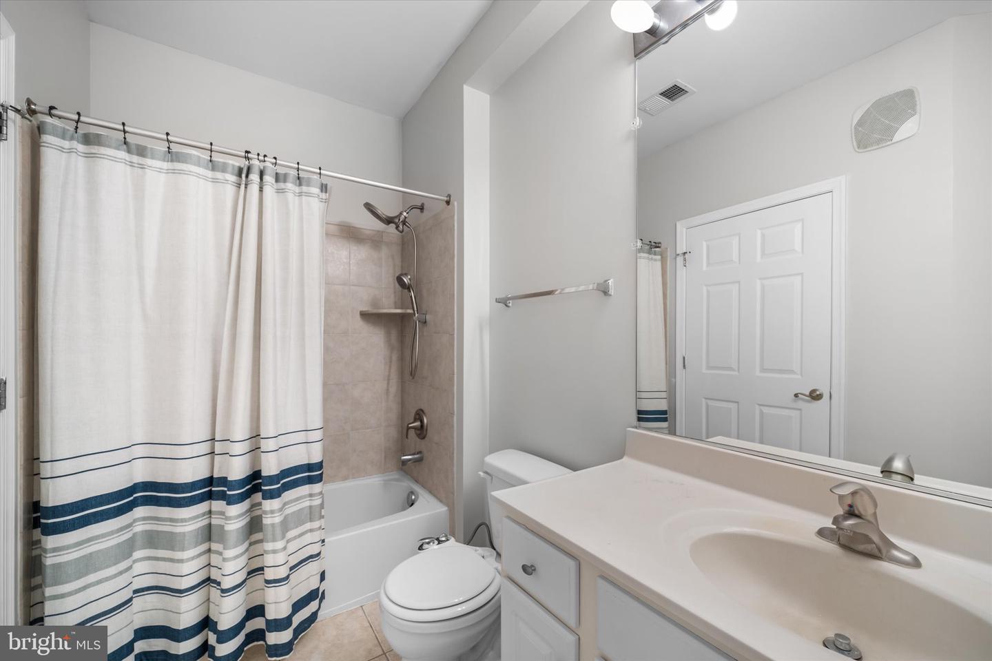 21228 MCFADDEN SQ #411, STERLING, Virginia 20165, 2 Bedrooms Bedrooms, ,2 BathroomsBathrooms,Residential,For sale,21228 MCFADDEN SQ #411,VALO2110446 MLS # VALO2110446 21228 MCFADDEN SQ #411, STERLING, Virginia 20165, 2 Bedrooms Bedrooms, ,2 BathroomsBathrooms,Residential,For sale,21228 MCFADDEN SQ #411,VALO2110446 MLS # VALO2110446