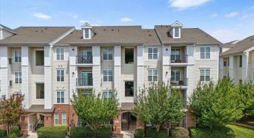 21228 MCFADDEN SQ #411, STERLING, Virginia 20165, 2 Bedrooms Bedrooms, ,2 BathroomsBathrooms,Residential,For sale,21228 MCFADDEN SQ #411,VALO2110446 MLS # VALO2110446