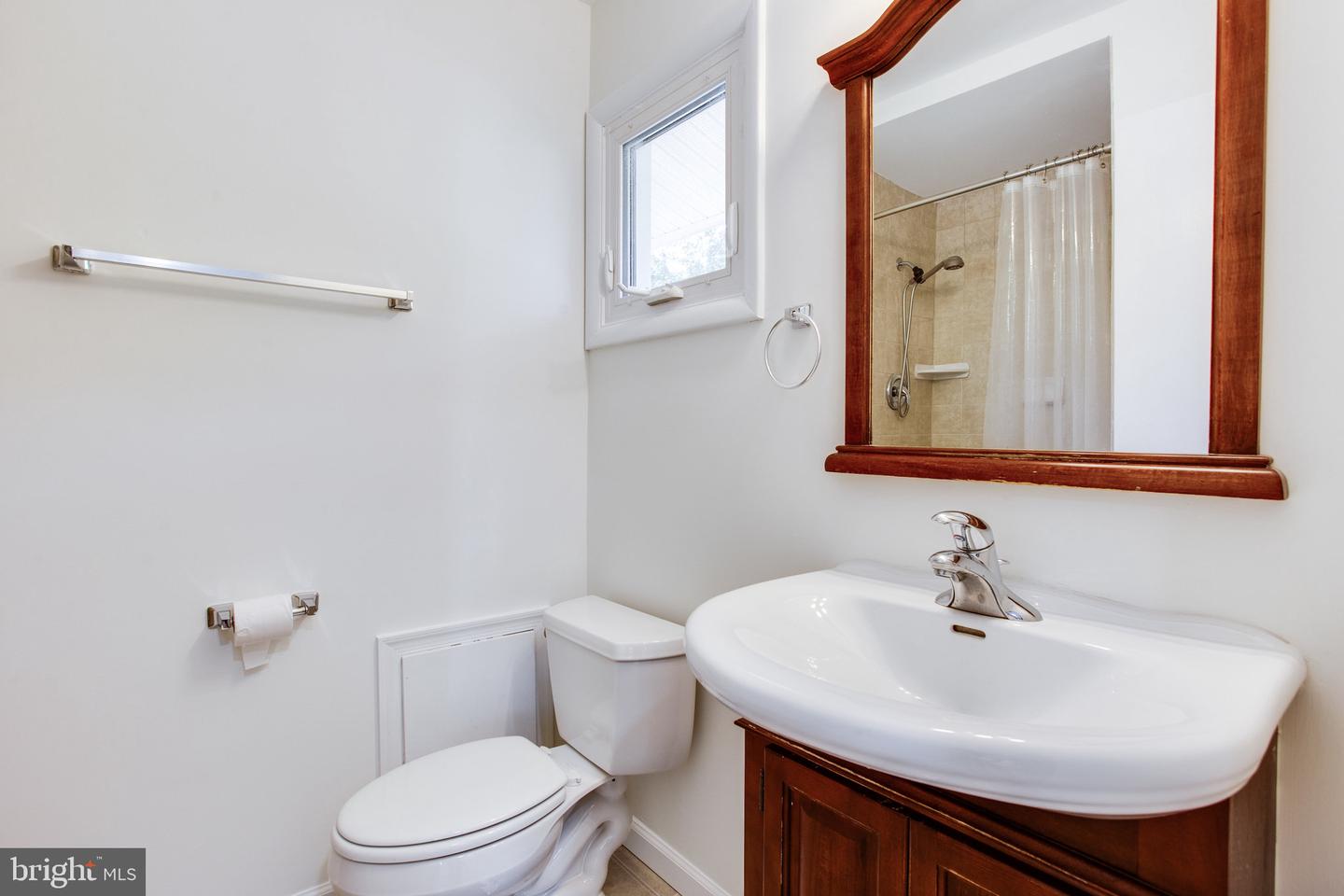 408 BRANCH RD SE, VIENNA, Virginia 22180, 5 Bedrooms Bedrooms, ,3 BathroomsBathrooms,Residential,For sale,408 BRANCH RD SE,VAFX2278166 MLS # VAFX2278166