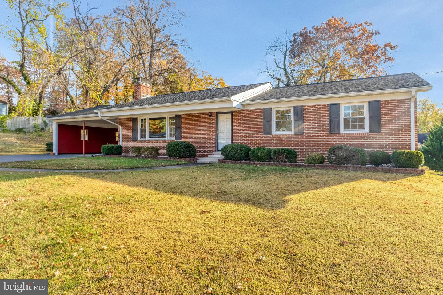 19227 CARDINAL HEIGHTS RD, TRIANGLE, Virginia 22172, 3 Bedrooms Bedrooms, ,2 BathroomsBathrooms,Residential,For sale,19227 CARDINAL HEIGHTS RD,VAPW2107446 MLS # VAPW2107446