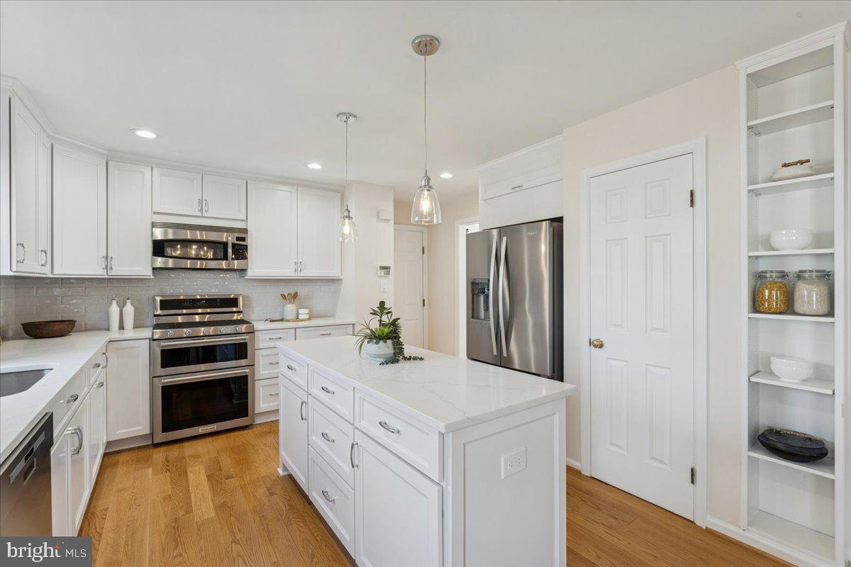 12546 ROCK RIDGE RD, HERNDON, Virginia 20170, 4 Bedrooms Bedrooms, ,3 BathroomsBathrooms,Residential,For sale,12546 ROCK RIDGE RD,VAFX2278346 MLS # VAFX2278346