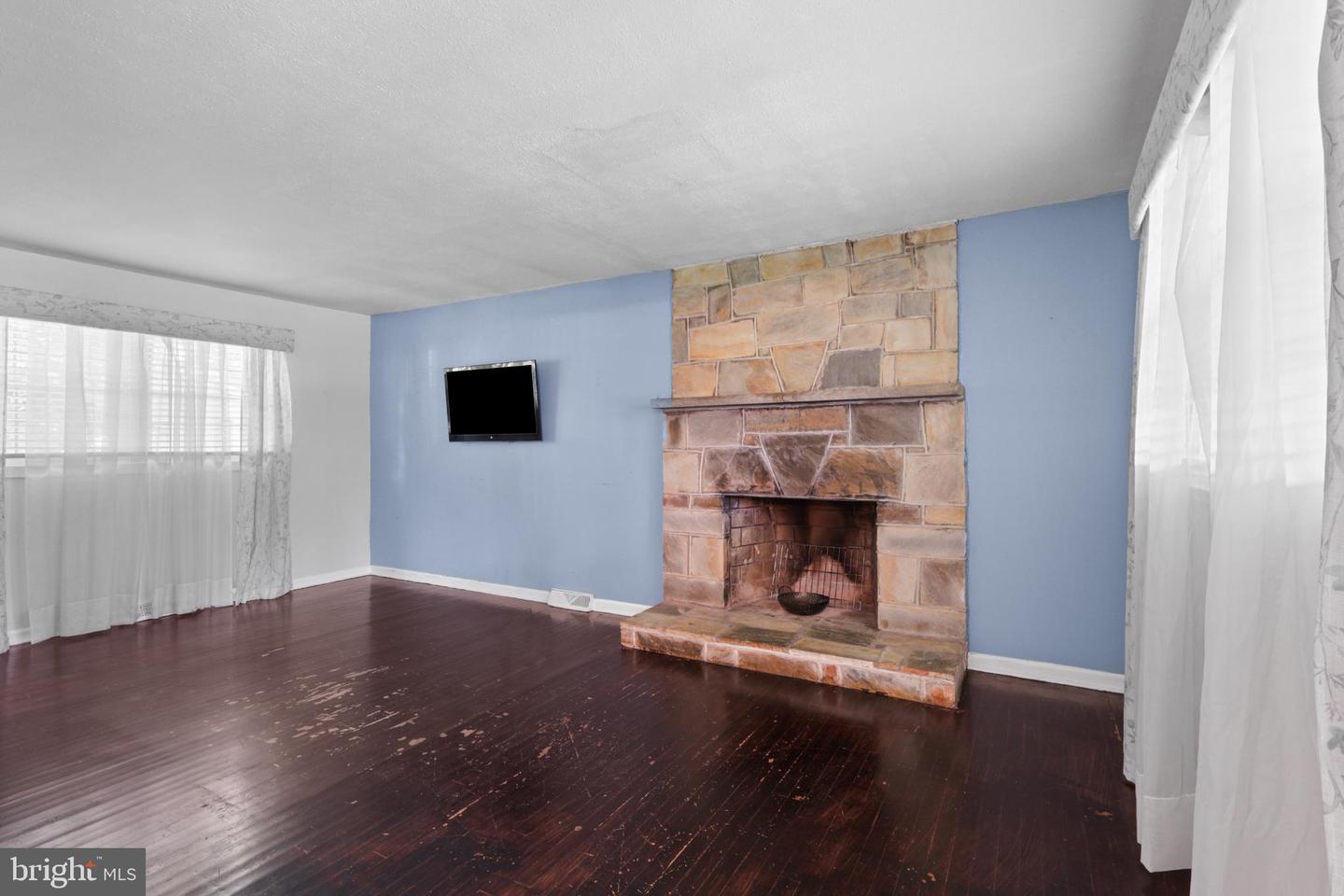 801 CULPEPER ST, FREDERICKSBURG, Virginia 22405, 3 Bedrooms Bedrooms, 5 Rooms Rooms,1 BathroomBathrooms,Residential,For sale,801 CULPEPER ST,VAST2041328 MLS # VAST2041328