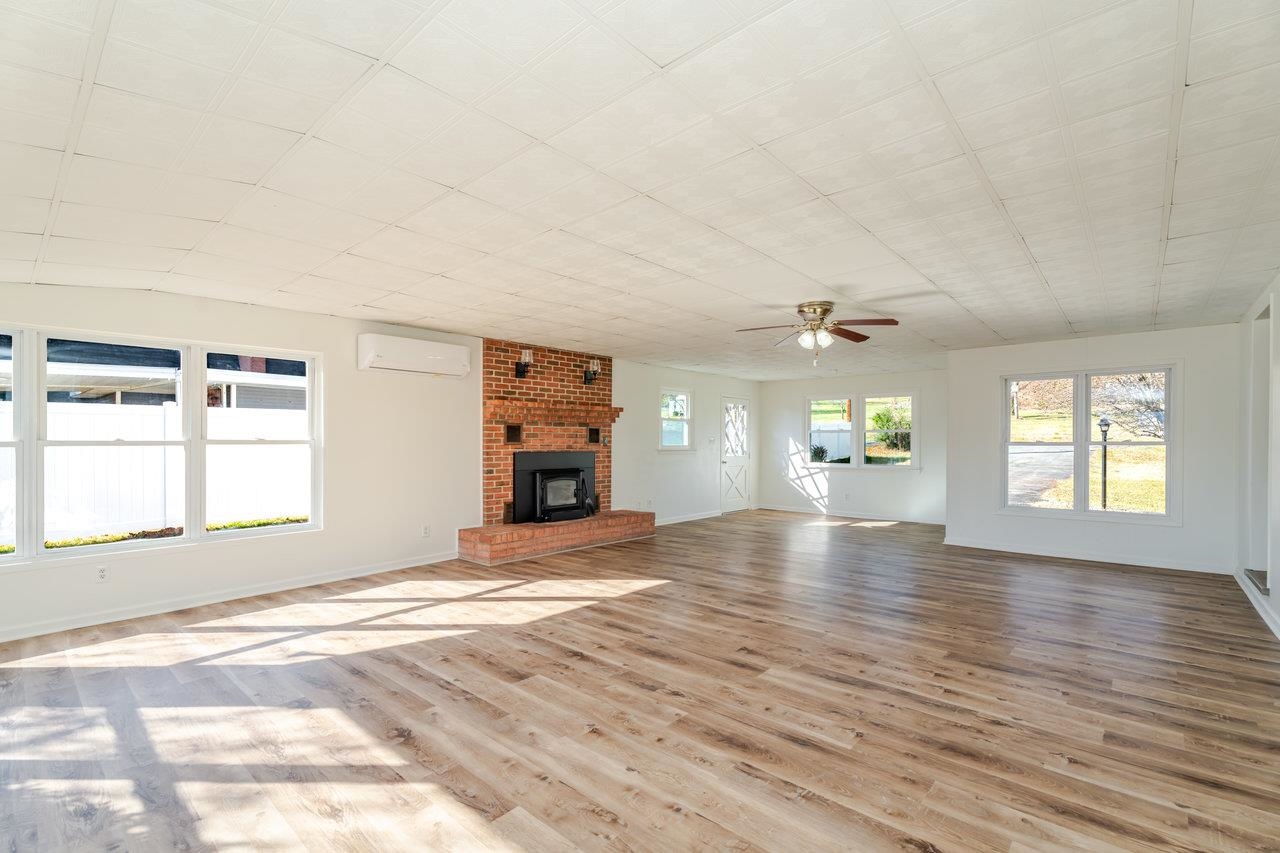 7698 NORTH VALLEY PIKE, ROCKINGHAM, Virginia 22802, 3 Bedrooms Bedrooms, ,2 BathroomsBathrooms,Residential,7698 NORTH VALLEY PIKE,671285 MLS # 671285