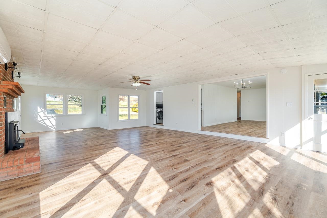 7698 NORTH VALLEY PIKE, ROCKINGHAM, Virginia 22802, 3 Bedrooms Bedrooms, ,2 BathroomsBathrooms,Residential,7698 NORTH VALLEY PIKE,671285 MLS # 671285