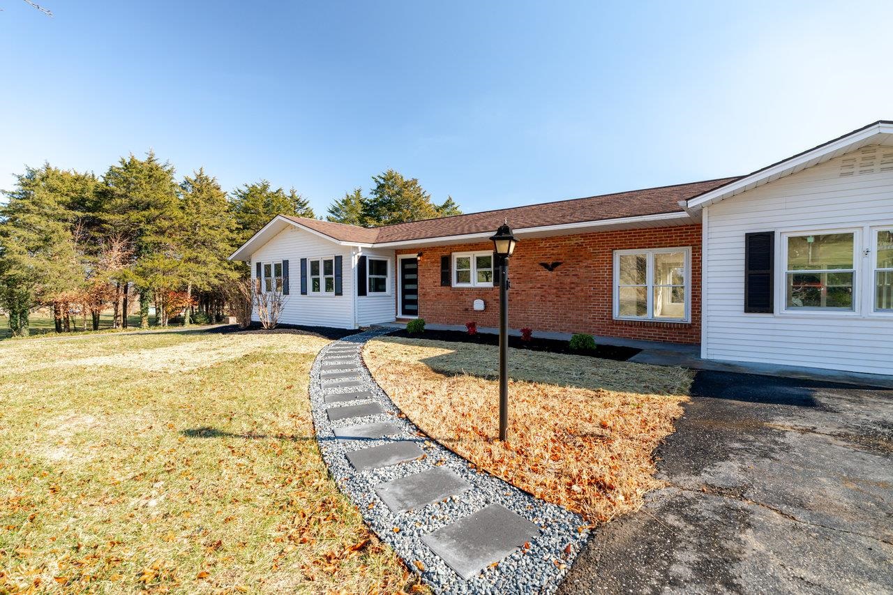 7698 NORTH VALLEY PIKE, ROCKINGHAM, Virginia 22802, 3 Bedrooms Bedrooms, ,2 BathroomsBathrooms,Residential,7698 NORTH VALLEY PIKE,671285 MLS # 671285