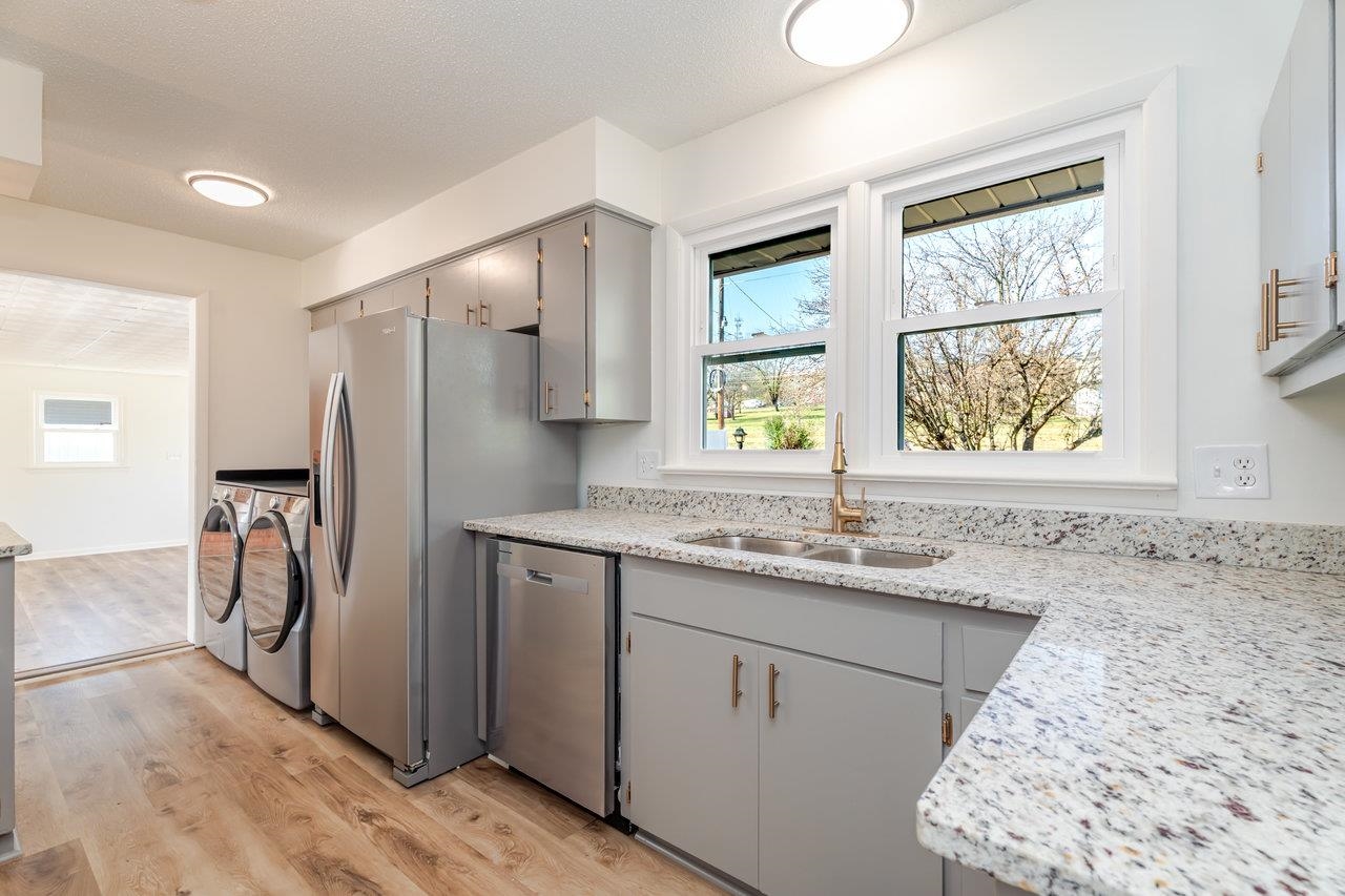 7698 NORTH VALLEY PIKE, ROCKINGHAM, Virginia 22802, 3 Bedrooms Bedrooms, ,2 BathroomsBathrooms,Residential,7698 NORTH VALLEY PIKE,671285 MLS # 671285