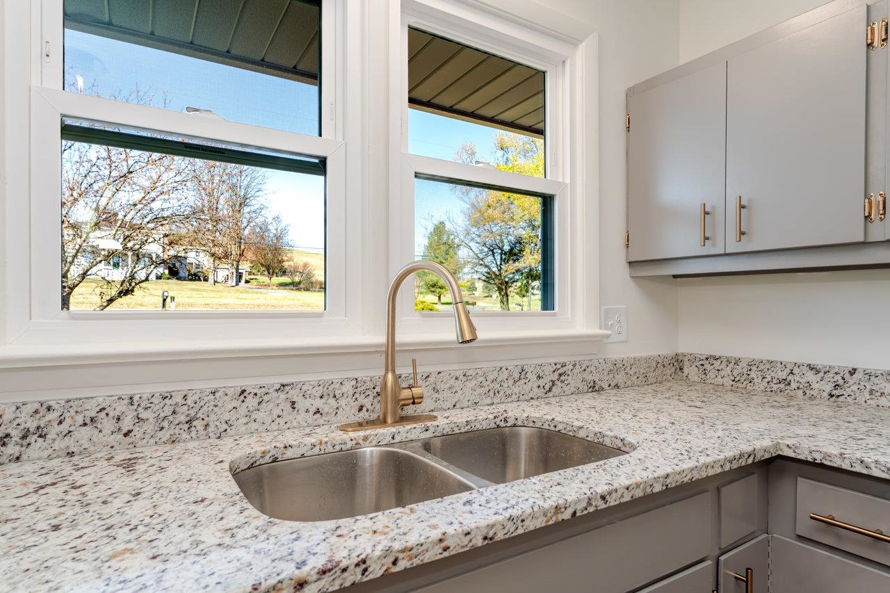 7698 NORTH VALLEY PIKE, ROCKINGHAM, Virginia 22802, 3 Bedrooms Bedrooms, ,2 BathroomsBathrooms,Residential,7698 NORTH VALLEY PIKE,671285 MLS # 671285