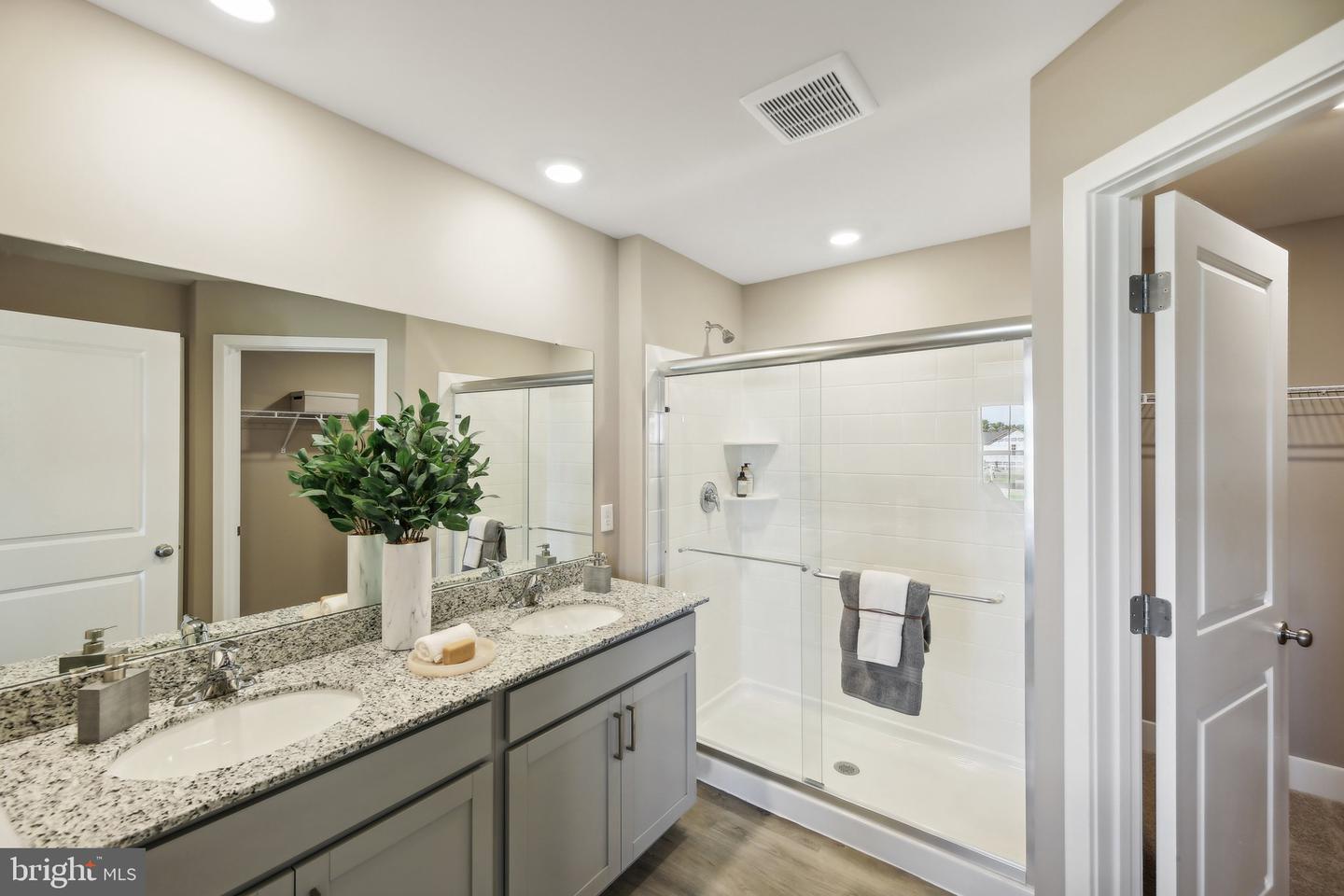 230 MUNSEE CIR, WINCHESTER, Virginia 22602, 5 Bedrooms Bedrooms, ,3 BathroomsBathrooms,Residential,For sale,230 MUNSEE CIR,VAFV2035996 MLS # VAFV2035996