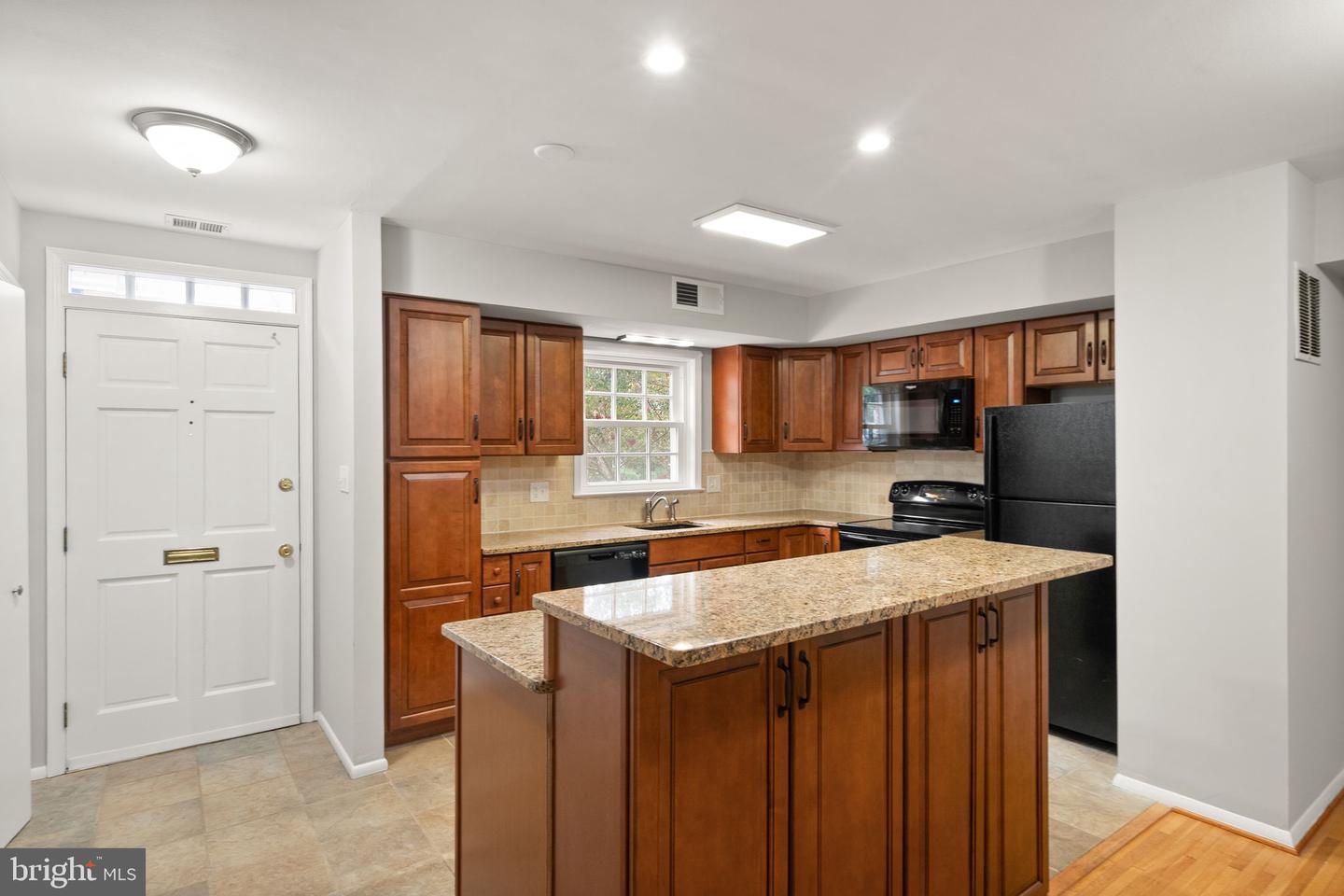 6611 BURLINGTON PL, SPRINGFIELD, Virginia 22152, ,3 BathroomsBathrooms,Residential,For sale,6611 BURLINGTON PL,VAFX2265254 MLS # VAFX2265254