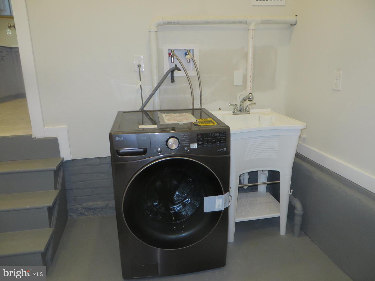 3010 STEVEN MARTIN DR, FAIRFAX, Virginia 22031, 5 Bedrooms Bedrooms, 14 Rooms Rooms,3 BathroomsBathrooms,Residential,For sale,3010 STEVEN MARTIN DR,VAFX2270020 MLS # VAFX2270020