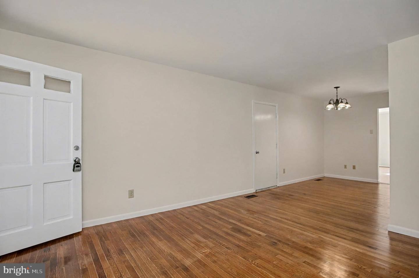 4026 WALTERS CT, FAIRFAX, Virginia 22030, 3 Bedrooms Bedrooms, ,2 BathroomsBathrooms,Residential,For sale,4026 WALTERS CT,VAFC2007232 MLS # VAFC2007232