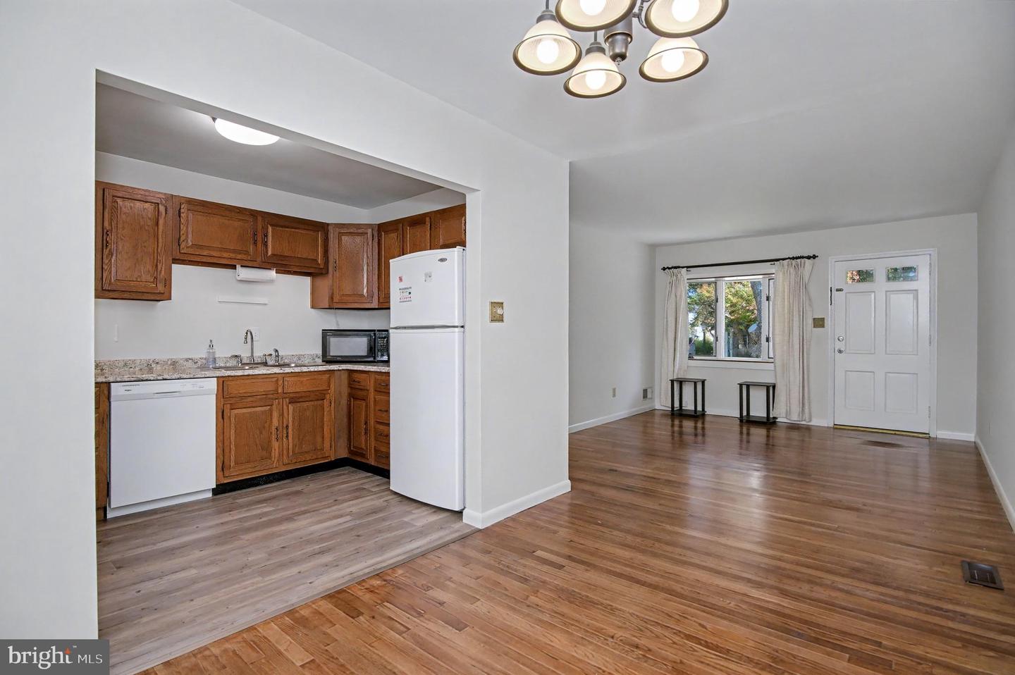 4026 WALTERS CT, FAIRFAX, Virginia 22030, 3 Bedrooms Bedrooms, ,2 BathroomsBathrooms,Residential,For sale,4026 WALTERS CT,VAFC2007232 MLS # VAFC2007232