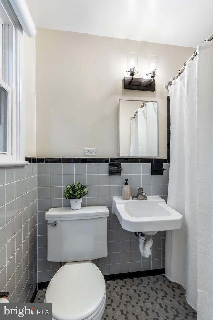 6222 BEACHWAY DR, FALLS CHURCH, Virginia 22041, 3 Bedrooms Bedrooms, ,3 BathroomsBathrooms,Residential,For sale,6222 BEACHWAY DR,VAFX2276418 MLS # VAFX2276418