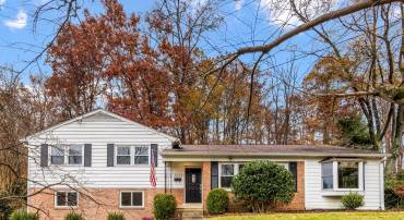 6222 BEACHWAY DR, FALLS CHURCH, Virginia 22041, 3 Bedrooms Bedrooms, ,3 BathroomsBathrooms,Residential,For sale,6222 BEACHWAY DR,VAFX2276418 MLS # VAFX2276418