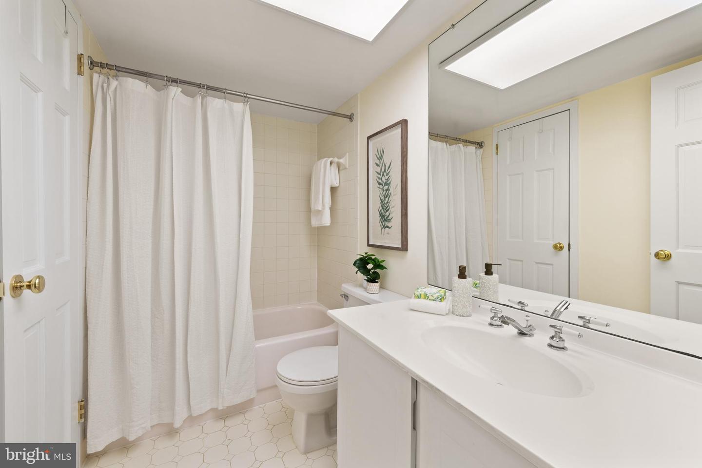 1325 18TH ST NW #712, WASHINGTON, District Of Columbia 20036, 1 Bedroom Bedrooms, ,1 BathroomBathrooms,Residential,For sale,1325 18TH ST NW #712,DCDC2229592 MLS # DCDC2229592