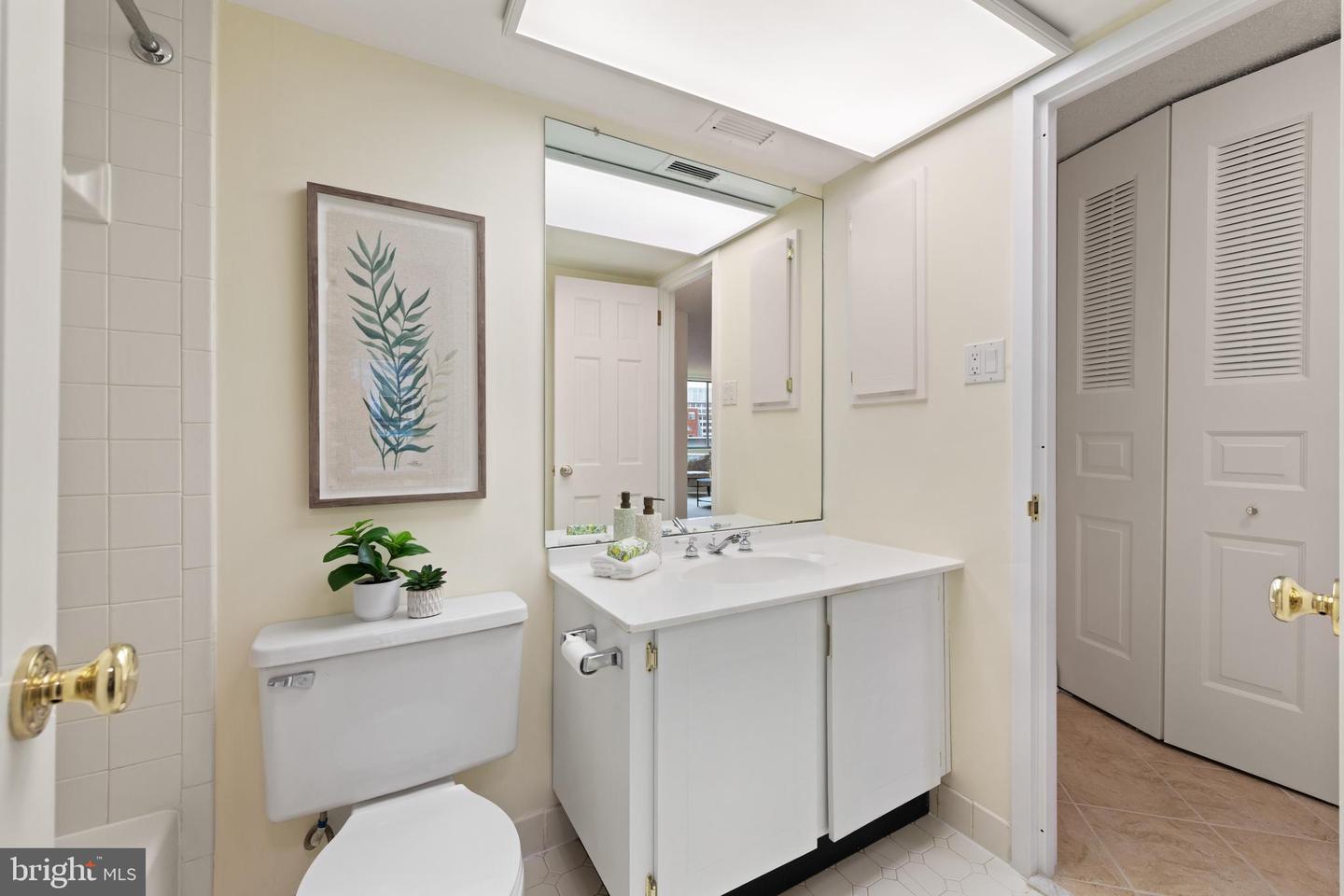 1325 18TH ST NW #712, WASHINGTON, District Of Columbia 20036, 1 Bedroom Bedrooms, ,1 BathroomBathrooms,Residential,For sale,1325 18TH ST NW #712,DCDC2229592 MLS # DCDC2229592