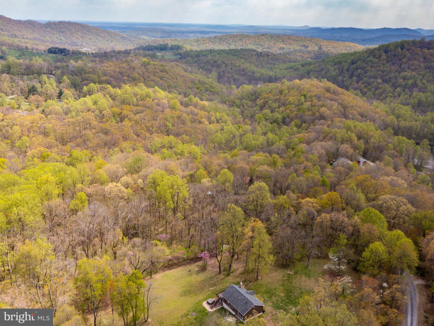 3998 HIDDEN VALLEY LN, LINDEN, Virginia 22642, 3 Bedrooms Bedrooms, 10 Rooms Rooms,2 BathroomsBathrooms,Residential,For sale,3998 HIDDEN VALLEY LN,VAFQ2019546 MLS # VAFQ2019546