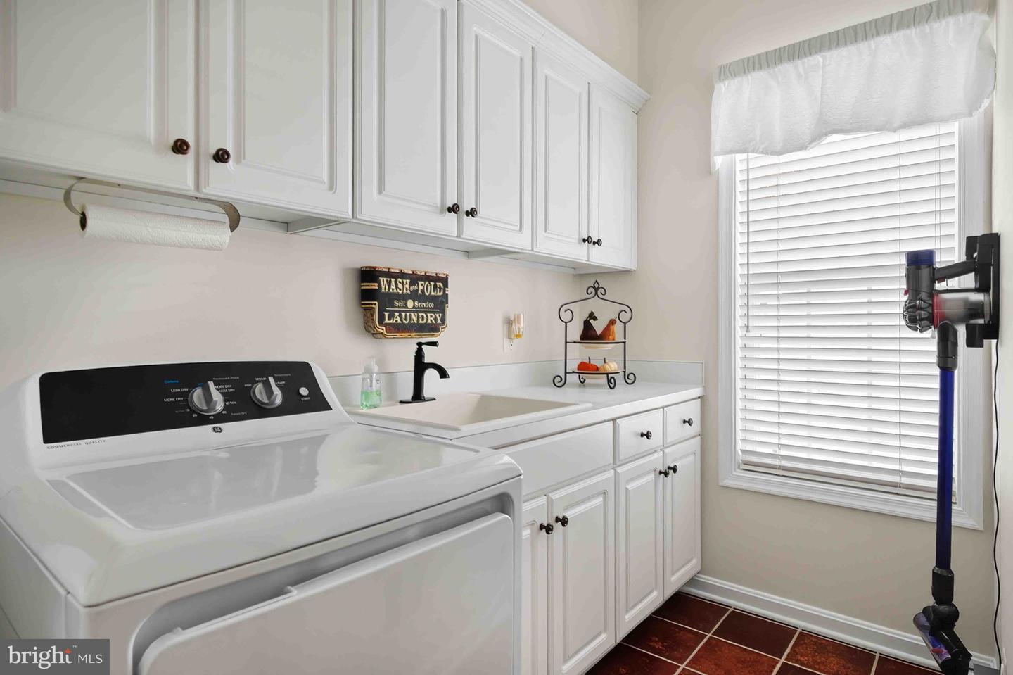 8187 DOUGLAS FIR DR, LORTON, Virginia 22079, 4 Bedrooms Bedrooms, ,2 BathroomsBathrooms,Residential,For sale,8187 DOUGLAS FIR DR,VAFX2278382 MLS # VAFX2278382