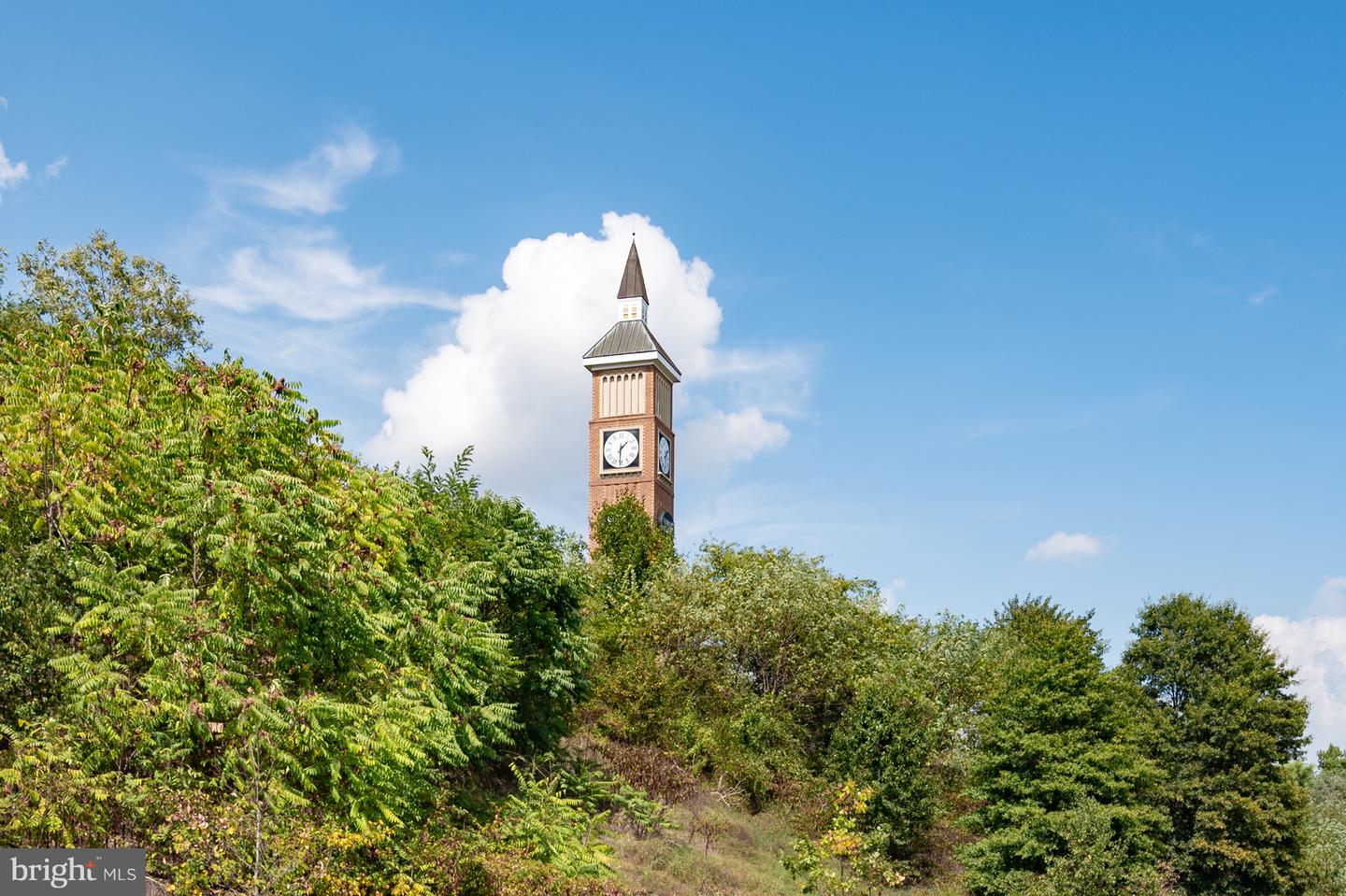 8187 DOUGLAS FIR DR, LORTON, Virginia 22079, 4 Bedrooms Bedrooms, ,2 BathroomsBathrooms,Residential,For sale,8187 DOUGLAS FIR DR,VAFX2278382 MLS # VAFX2278382