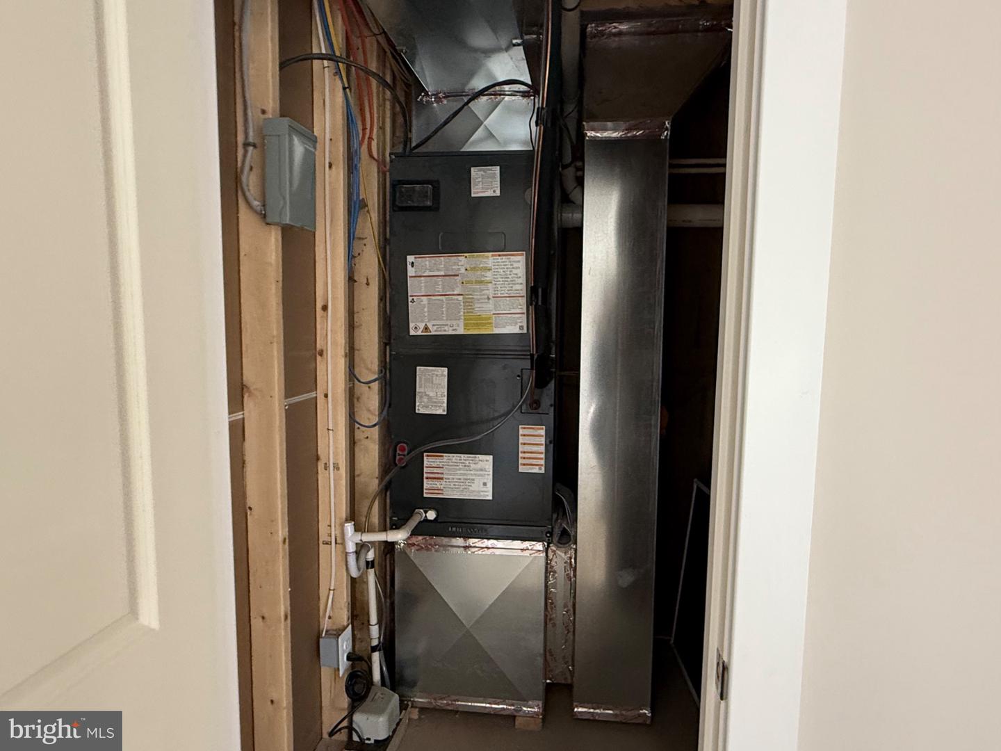 1102 LAKEVIEW DR, CROSS JUNCTION, Virginia 22625, 3 Bedrooms Bedrooms, 10 Rooms Rooms,2 BathroomsBathrooms,Residential,For sale,1102 LAKEVIEW DR,VAFV2037976 MLS # VAFV2037976