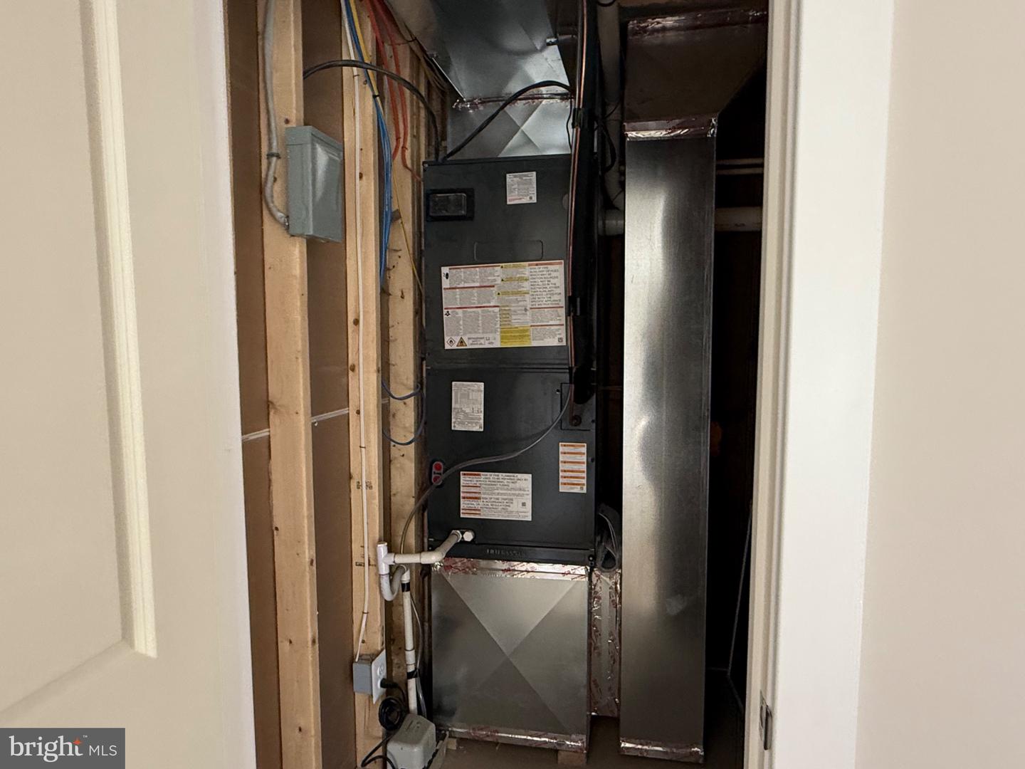 1102 LAKEVIEW DR, CROSS JUNCTION, Virginia 22625, 3 Bedrooms Bedrooms, 10 Rooms Rooms,2 BathroomsBathrooms,Residential,For sale,1102 LAKEVIEW DR,VAFV2037976 MLS # VAFV2037976