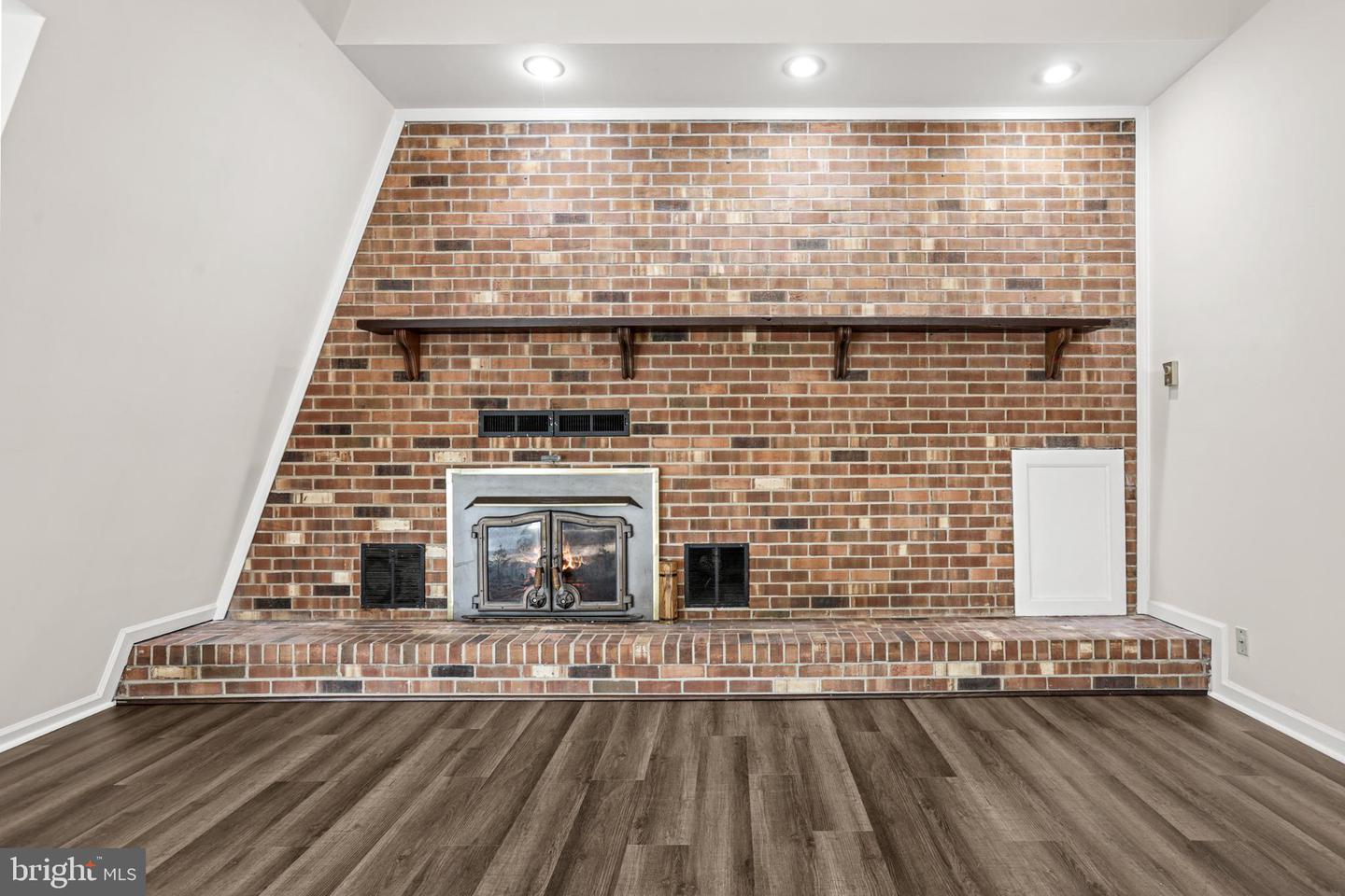 8550 WINDSOR DR, KING GEORGE, Virginia 22485, 3 Bedrooms Bedrooms, ,3 BathroomsBathrooms,Residential,For sale,8550 WINDSOR DR,VAKG2007272 MLS # VAKG2007272