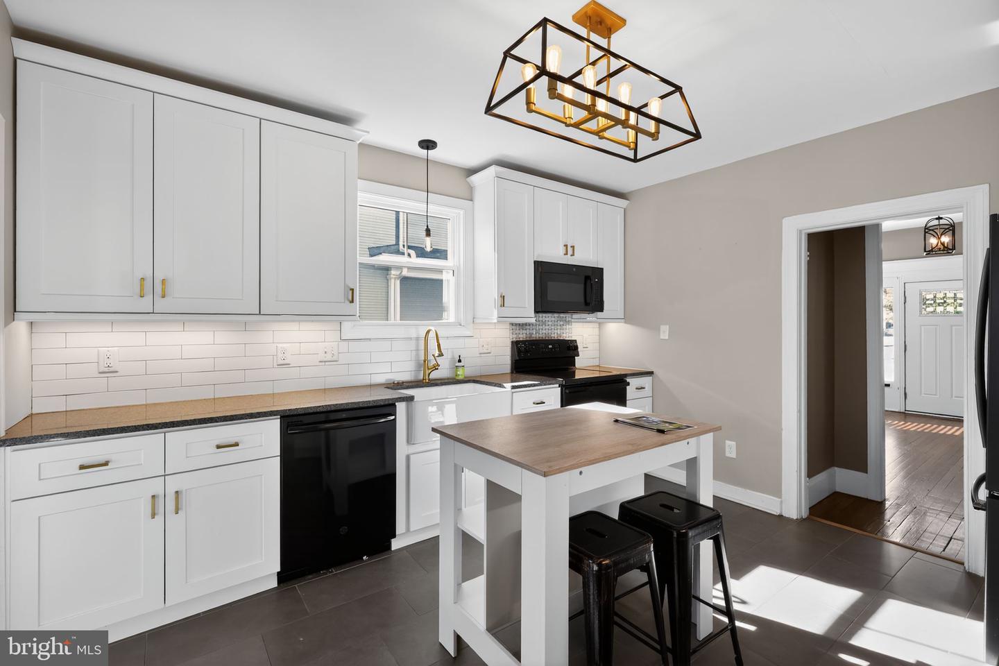 2815 3RD AVE, RICHMOND, Virginia 23222, 3 Bedrooms Bedrooms, 9 Rooms Rooms,2 BathroomsBathrooms,Residential,For sale,2815 3RD AVE,VARC2000788 MLS # VARC2000788