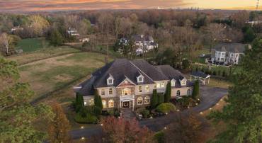 627 WALKER RD, GREAT FALLS, Virginia 22066, 6 Bedrooms Bedrooms, ,6 BathroomsBathrooms,Residential,For sale,627 WALKER RD,VAFX2278980 MLS # VAFX2278980