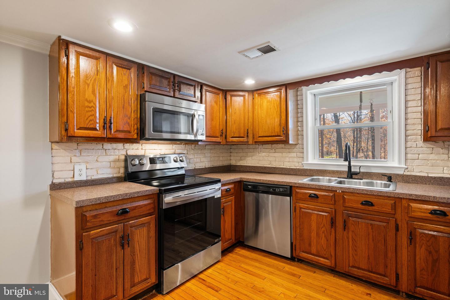 11106 LAKE JACKSON DR, MANASSAS, Virginia 20111, 4 Bedrooms Bedrooms, ,1 BathroomBathrooms,Residential,For sale,11106 LAKE JACKSON DR,VAPW2107732 MLS # VAPW2107732