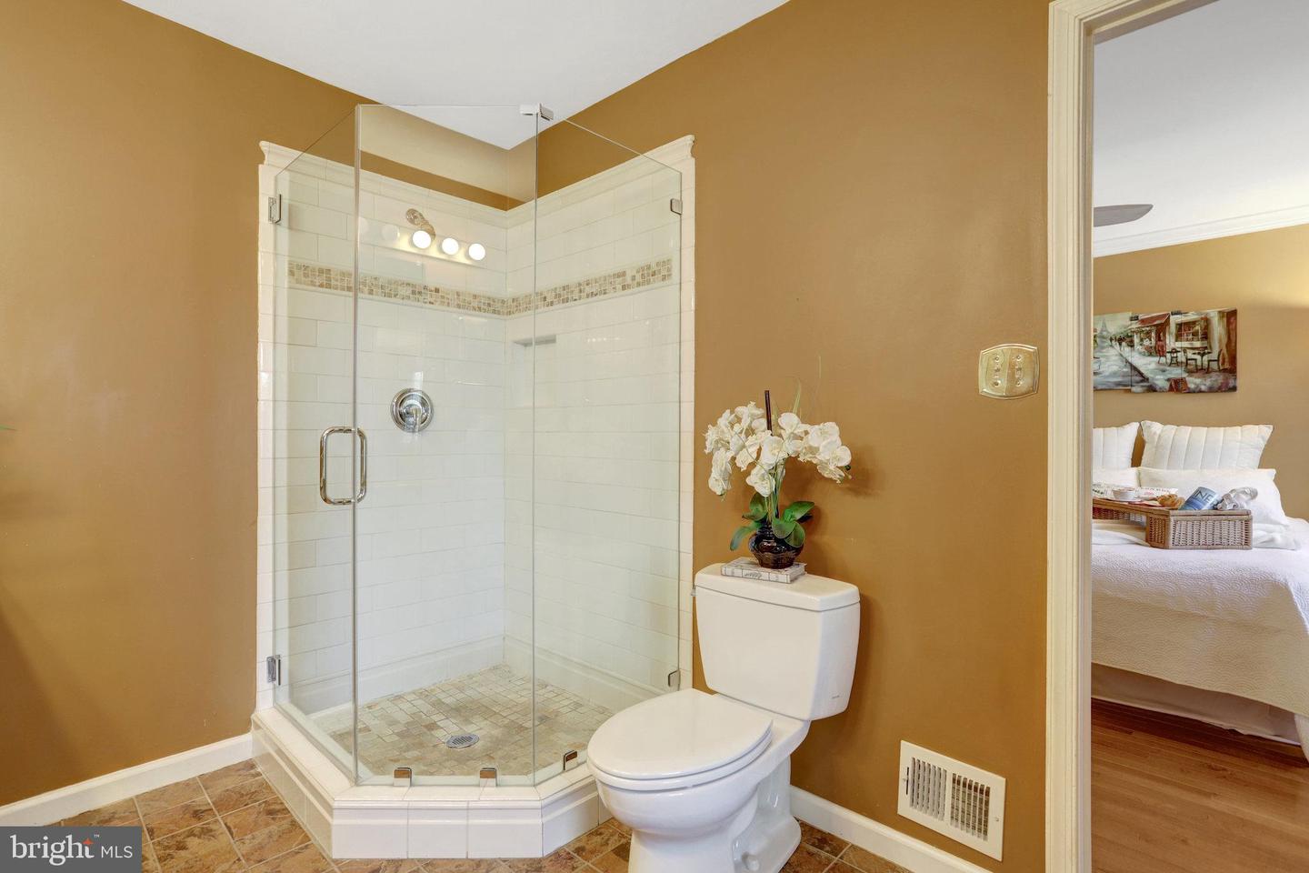 6122 OLD BRENTFORD CT, ALEXANDRIA, Virginia 22310, 3 Bedrooms Bedrooms, ,3 BathroomsBathrooms,Residential,For sale,6122 OLD BRENTFORD CT,VAFX2279114 MLS # VAFX2279114