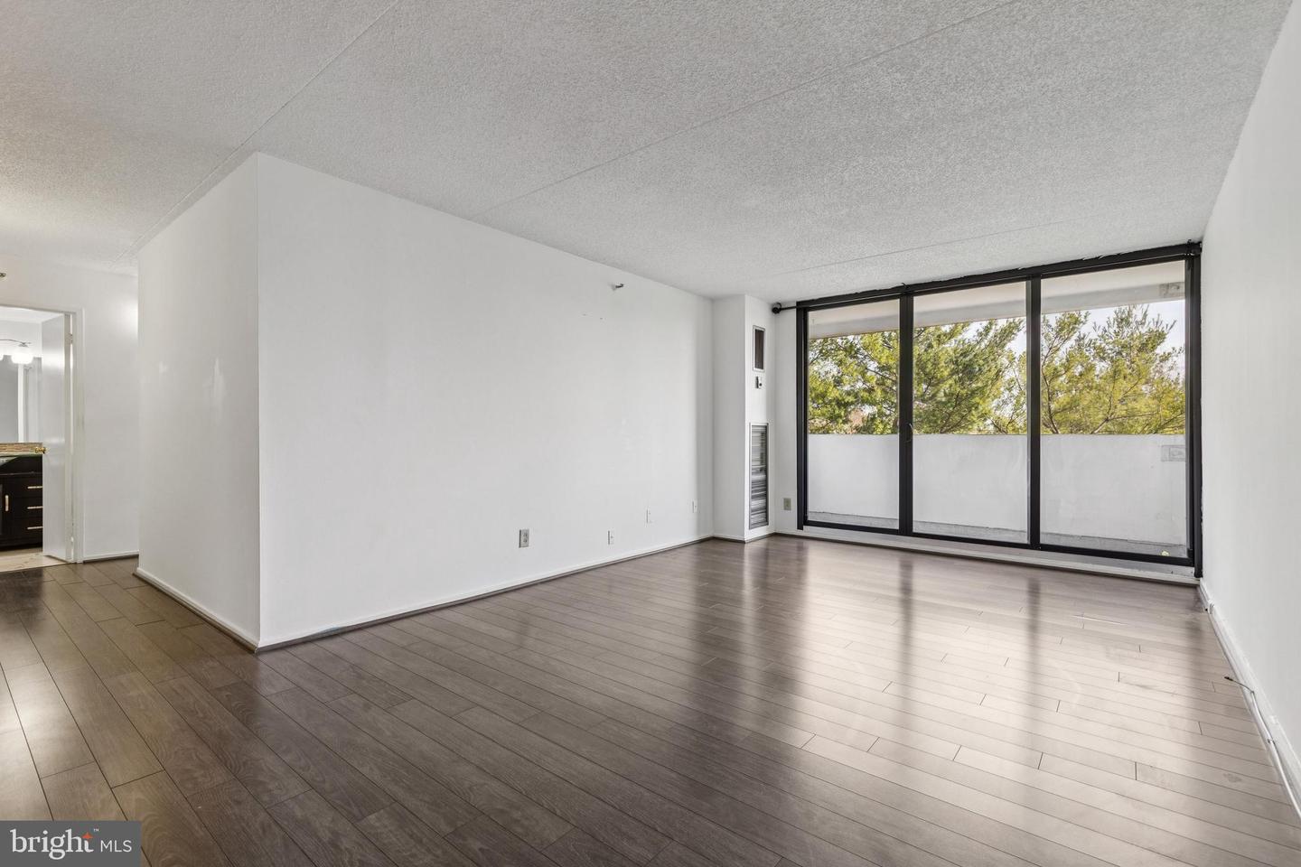 5911 EDSALL RD #801, ALEXANDRIA, Virginia 22304, 2 Bedrooms Bedrooms, ,2 BathroomsBathrooms,Residential,For sale,5911 EDSALL RD #801,VAAX2051842 MLS # VAAX2051842