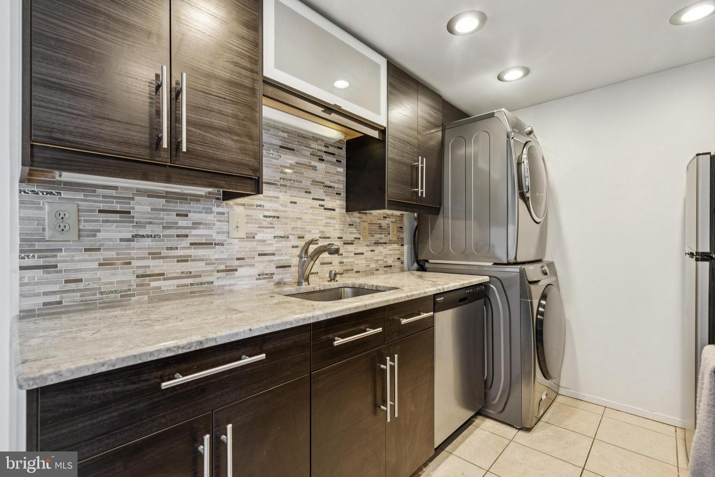 5911 EDSALL RD #801, ALEXANDRIA, Virginia 22304, 2 Bedrooms Bedrooms, ,2 BathroomsBathrooms,Residential,For sale,5911 EDSALL RD #801,VAAX2051842 MLS # VAAX2051842