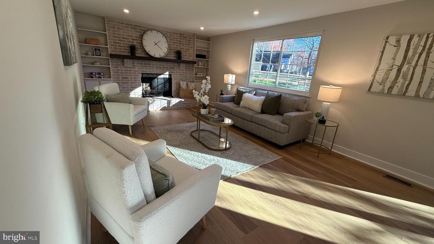 8375 MAGIC LEAF RD, SPRINGFIELD, Virginia 22153, 4 Bedrooms Bedrooms, ,2 BathroomsBathrooms,Residential,For sale,8375 MAGIC LEAF RD,VAFX2279296 MLS # VAFX2279296