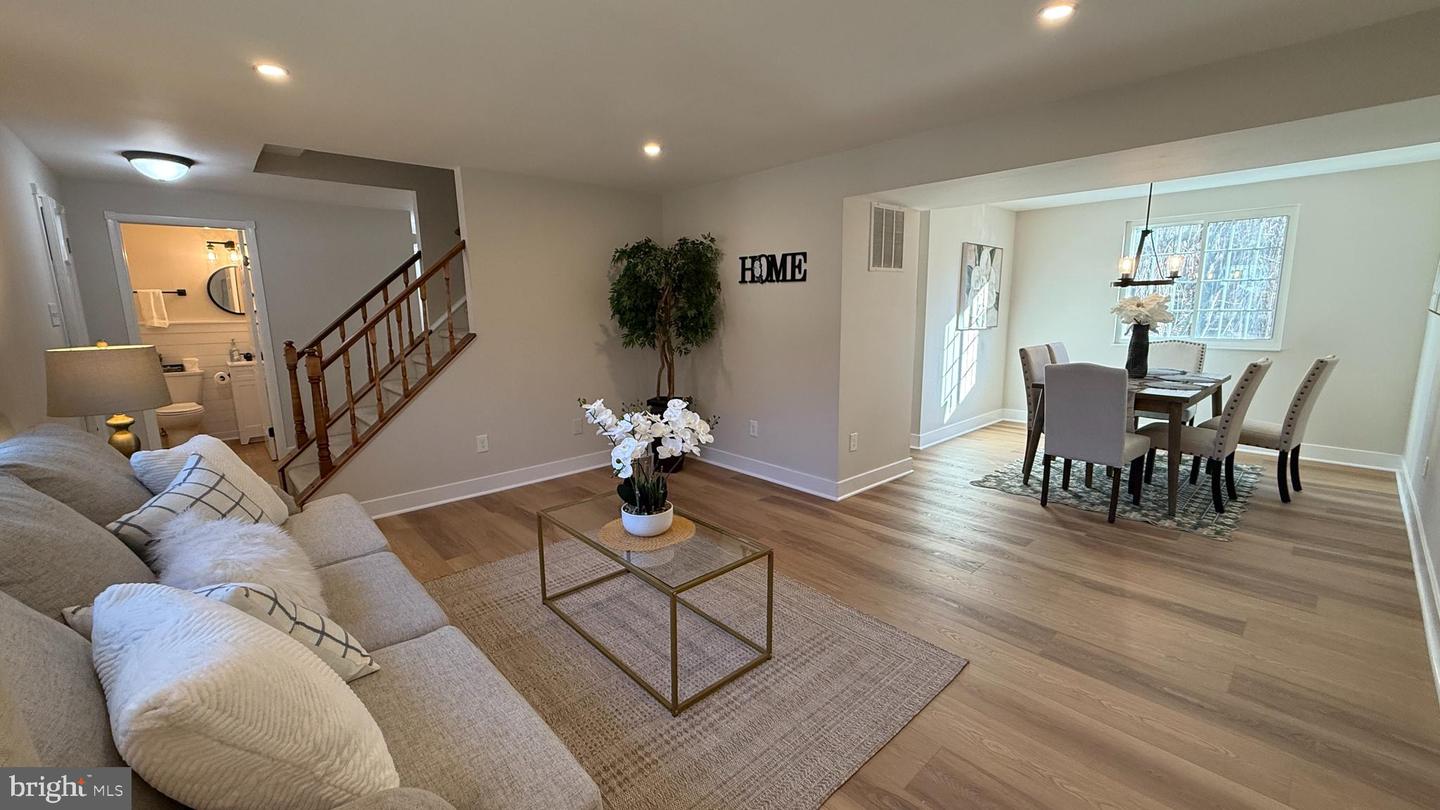 8375 MAGIC LEAF RD, SPRINGFIELD, Virginia 22153, 4 Bedrooms Bedrooms, ,2 BathroomsBathrooms,Residential,For sale,8375 MAGIC LEAF RD,VAFX2279296 MLS # VAFX2279296